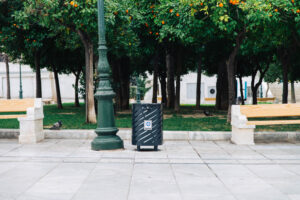 Καινούργια καλάθια απορριμμάτων στους δρόμους της Αθήνας