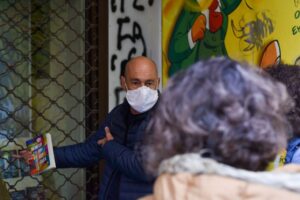 «Αθηναϊκές Διαδρομές Βιβλίου»: Ο συγγραφέας Αλέξης Σταμάτης μας συστήνει τα «δικά του» Εξάρχεια