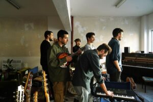 «Όλη η Αθήνα μία Σκηνή» | Συναυλία με το συγκρότημα USURUM