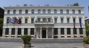 Το Δημοτικό Συμβούλιο ενέκρινε ομόφωνα  την εισήγηση του Δημάρχου Αθηναίων να μη δοθεί χώρος για εκλογικά περίπτερα και δωρεάν διαφήμιση στον συνδυασμό Κασιδιάρη   