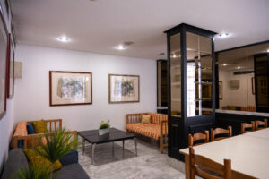 Δήμος  Αθηναίων: Σε νέο, σύγχρονο χώρο που παρέχει αναβαθμισμένη φροντίδα και  ασφάλεια λειτουργεί ο Ξενώνας Φιλοξενίας Γυναικών θυμάτων βίας και των  παιδιών τους