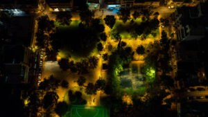 Δήμος Αθηναίων: Αναβάθμιση φωτισμού στην πλατεία Κουμουνδούρου και το πάρκο «Βασίλης Αυλωνίτης» στη Ριζούπολη