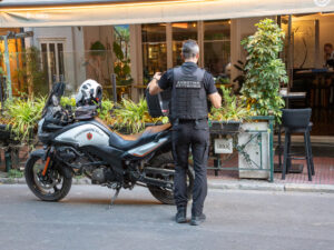 Δήμος Αθηναίων: Σφραγίσεις σε 38 καταστήματα για υπέρβαση κοινόχρηστου χώρου