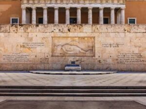 Χ. Δούκας: «Από σήμερα η ευθύνη της φροντίδας του Μνημείου του Άγνωστου Στρατιώτη ανήκει στην κυβέρνηση»