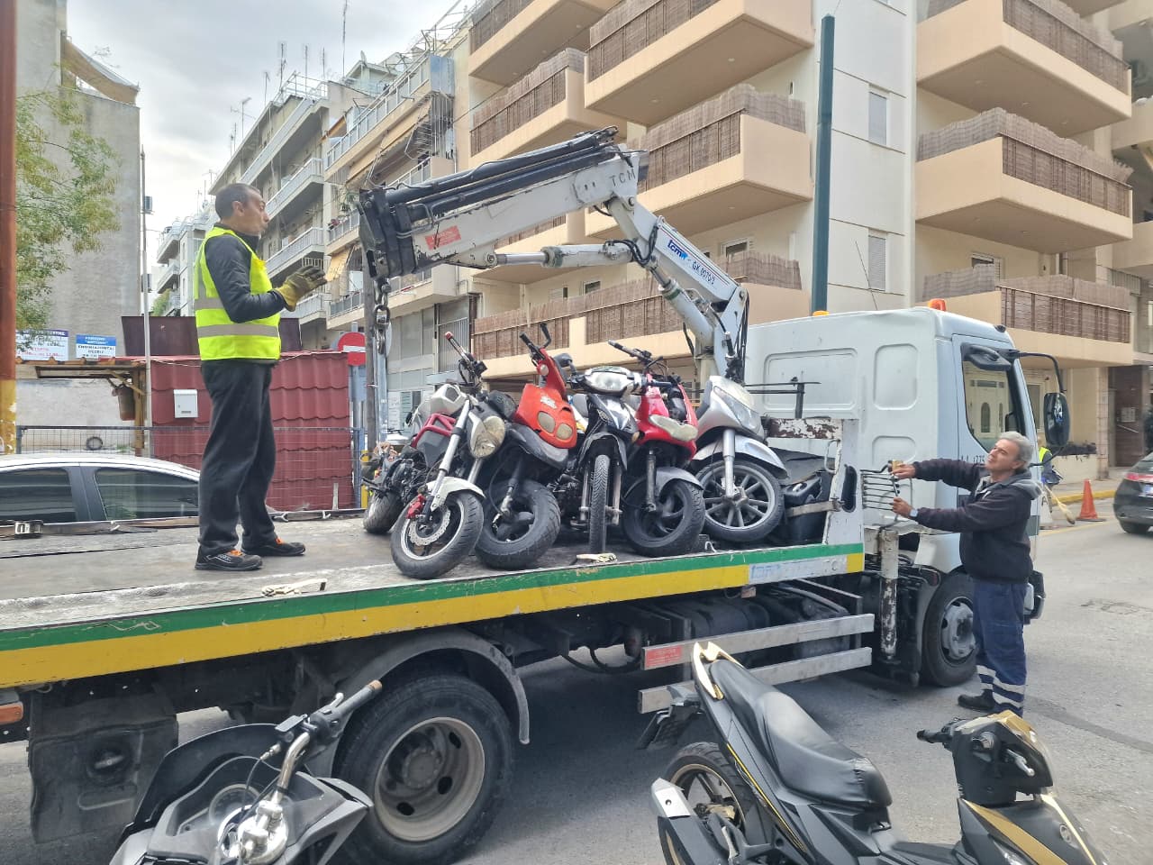 Επιχείρηση απομάκρυνσης εκατοντάδων εγκαταλελειμμένων δικύκλων στον Δήμο Αθηναίων