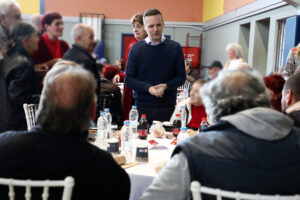 Δήμος Αθηναίων: Περισσότερα από 2.600 «γεύματα αγάπης» Χριστούγεννα και Πρωτοχρονιά σε άστεγους κι ευάλωτους συμπολίτες μας