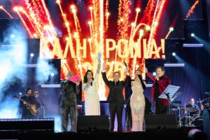 Δήμος Αθηναίων: Με μία φαντασμαγορική εκδήλωση, το μεγαλύτερο drone show και αθόρυβα πυροτεχνήματα, υποδέχθηκε η Αθήνα το 2026