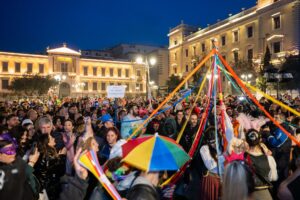 Η Αθήνα γίνεται μια μεγάλη γιορτή: Καρναβαλική παρέλαση την Κυριακή και παραδοσιακά Κούλουμα τη Δευτέρα από τον Δήμο Αθηναίων