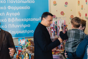 Δήμος Αθηναίων: Διανομή πασχαλινών ειδών σε εκατοντάδες παιδιά ευάλωτων οικογενειών